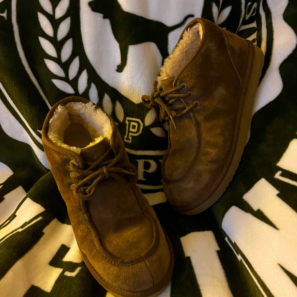 UGG Men’s Chestnut Dark Brown Boots♥️♥️